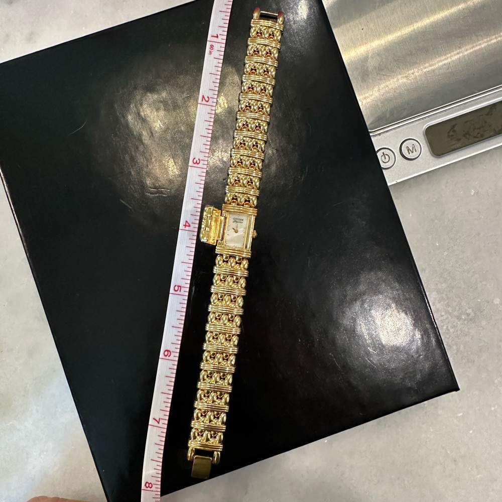 Citizens Elegant Elegance Gold Tone Peek a Boo Like New needs battery
